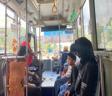 Belanja kebutuhan Lebaran, masyarakat pilih naik Bus TMP ke pusat perbelanjaan (foto/Yuni)
