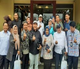 Ketua PWi Riau, Zulmansyah Sekedang bersama Kepala BKKBN Perwakilan Riau, Mardalena Wati Yulia.(foto: istimewa)