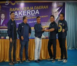 Tokoh pemuda Kota Selatpanjang, Kabupaten Kepulauan Meranti, Jonny Katan resmi bergabung bersama Partai Nasional Demokrat (NasDem). 