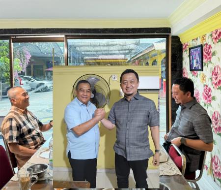 Mantan Gubernur dan Wakil Gubernur Riau Syamsuar dan Edy Natar Nasution bersilaturahmi dengan Syahrul Aidi Maazat dari PKS.