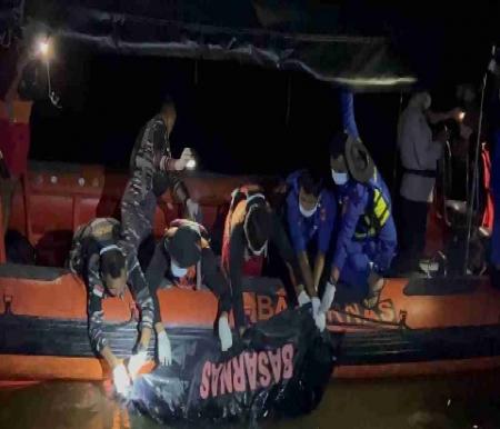 Mayat Mr X pertama kali ditemukan crew kapal nelayan yang melintas di perairan Tebingtinggi (foto/ist)