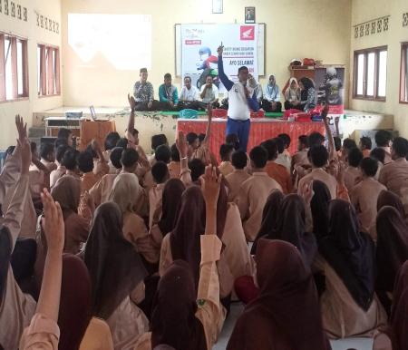 PT CDN melakukan edukasi #Cari_Aman kepada ratusan siswa serta guru di UPT SMPN 5 Tambang (foto/ist)