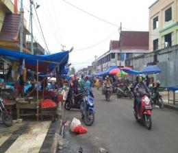 Pedagang di Jalan Agus Salim, Kota Pekanbaru.
