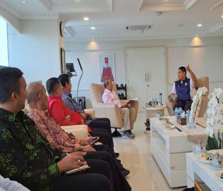 Gubernur Riau, Syamsuar undang langsung Menpora Ario Bimo hadiri pembukaan Porwil XI Sumatera 2023 Riau.(foto: mcr)