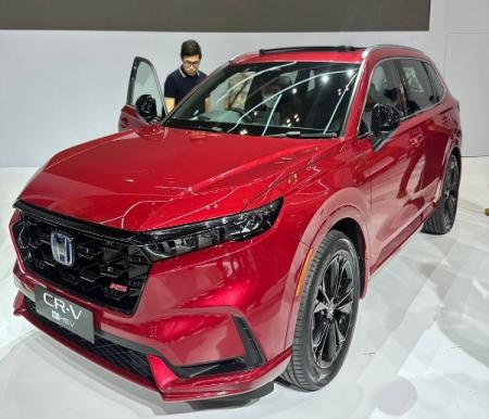 Honda resmi meluncur produk terbarunya, yaitu All New CR-V 2.0 Hybrid (foto/bayu)