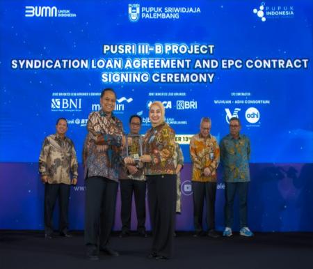 Bank Bjb MoU pendanaan proyek pabrik Pusri IIIB dengan PT Pusri Palembang (foto/ist)