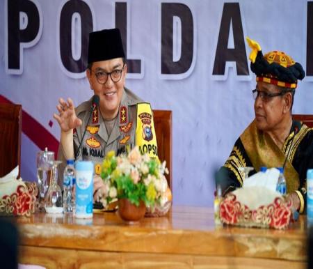 Kapolda Riau, Irjen Pol M Iqbal saat kegiatan Jumat Curhat bersama warga Kabupaten Kampar.(foto: int)