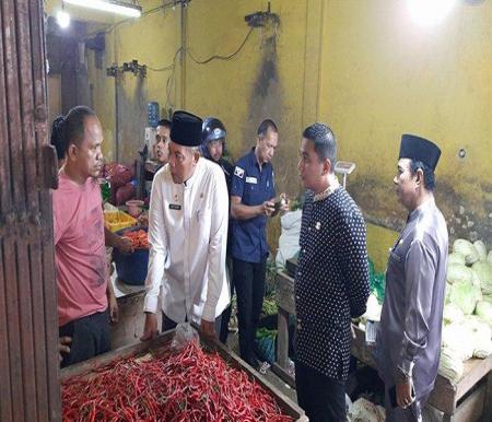 Tim Satgas Pangan dan TPID sidak di dua pasar di Pekanbaru (foto/ist)