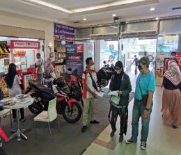 Suasana booth pameran Honda Sport Motoshow di Mal Pekanbaru.