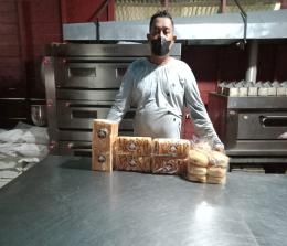 Wira membuka usaha roti bakery yang mendapatkan modal dari pinjaman PT Timah