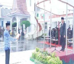 Bupati Rohil Afrizal Sintong pimpin upacara Hari Kesaktian Pancasila.(foto: afrizal/halloriau.com)