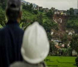 Jumlah korban tewas longsor di Sumedang hingga saat ini berjumlah 25 orang. Foto: CNNIndonesia
