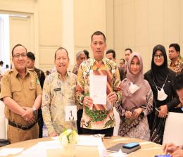Bupati Kepulauan Meranti, H Muhammad Adil SH MM menandatangani pakta integritas bantuan teknis penyusunan RDTR
