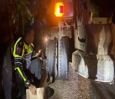 Polisi di TKP kecelakaan maut jalan lintas Bukittinggi-Payakumbuh (foto/int)