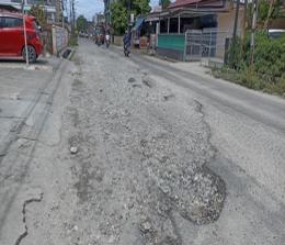 PDAM belum perbaiki Jalan Dahlia yang rusak parah (foto/Rahmat)